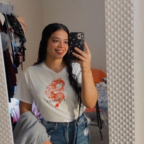 Meet your Posher, Daniela - Picture 1 of 1